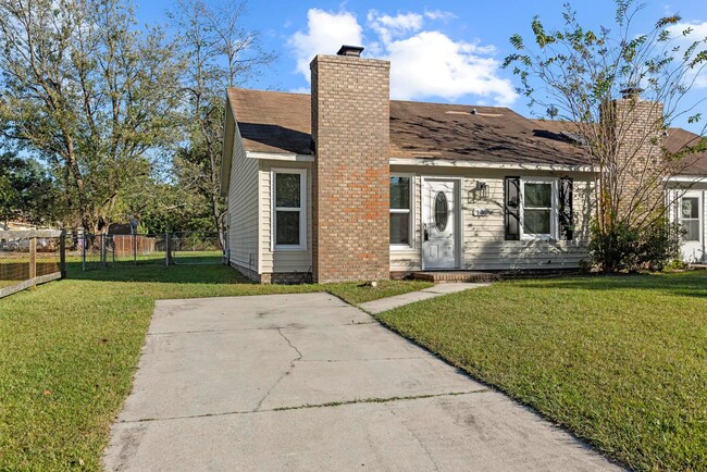 Building Photo - 130-132-132 Pine Crest Dr