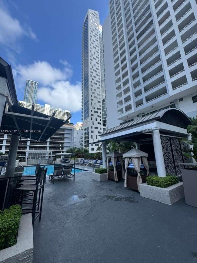 Building Photo - 185 SE 14th Terrace