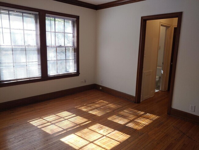 Primary Photo - 2434 Dupont Ave S