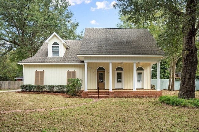 Building Photo - 11750 Village Green Dr