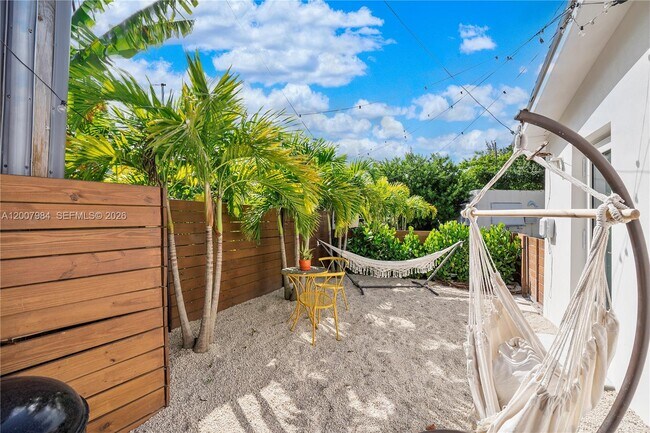 Building Photo - 2380 NE 137th St