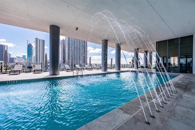 Building Photo - 1600 NE 1st Ave