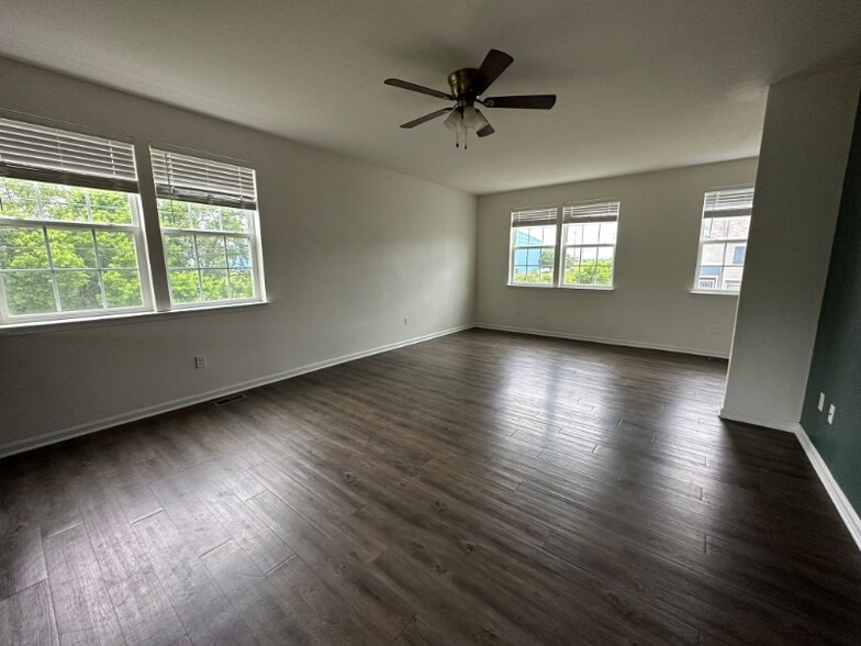 Building Photo - 309 Magellan Dr