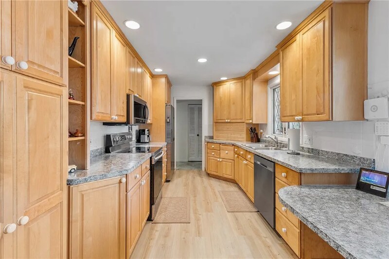 Building Photo - 178 S Main St