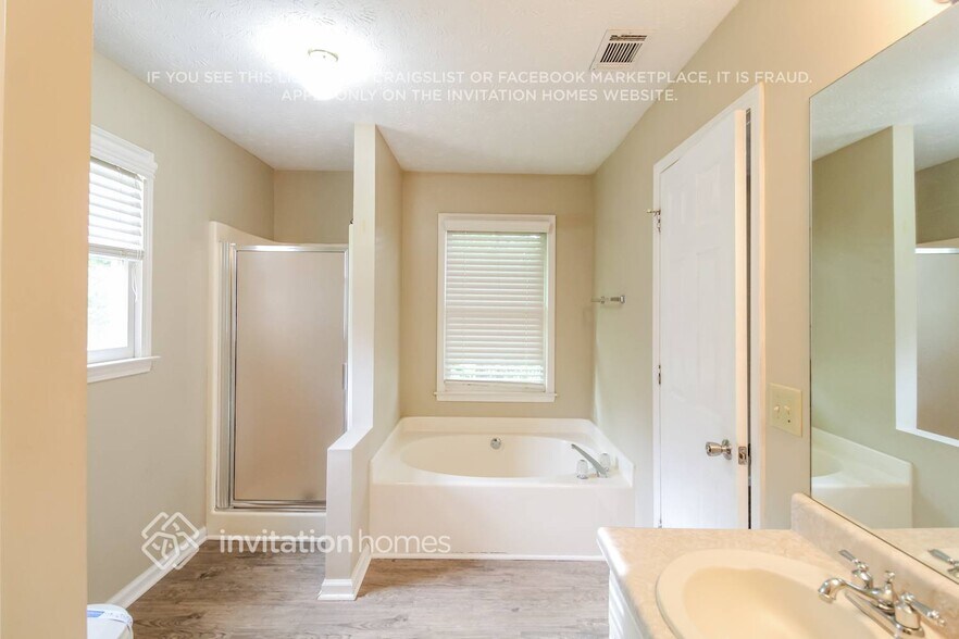 Building Photo - 50 Bentley Pl Way