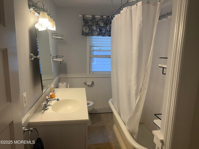 Building Photo - 128 Woodland Ave