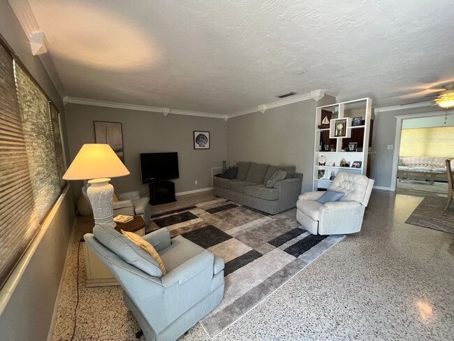 Building Photo - 6month Min. Gulfport High & Dry Home