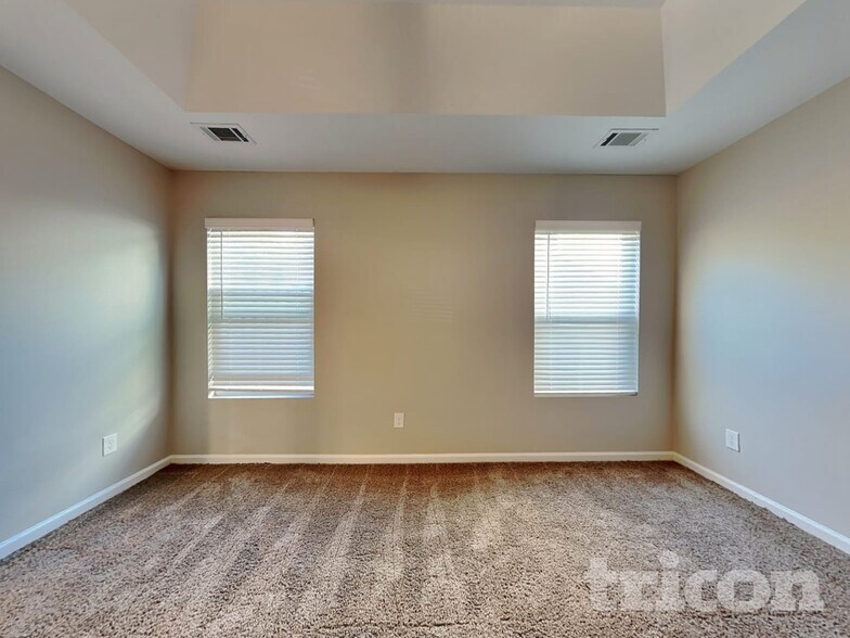 Building Photo - 3250 Alexandria Dr