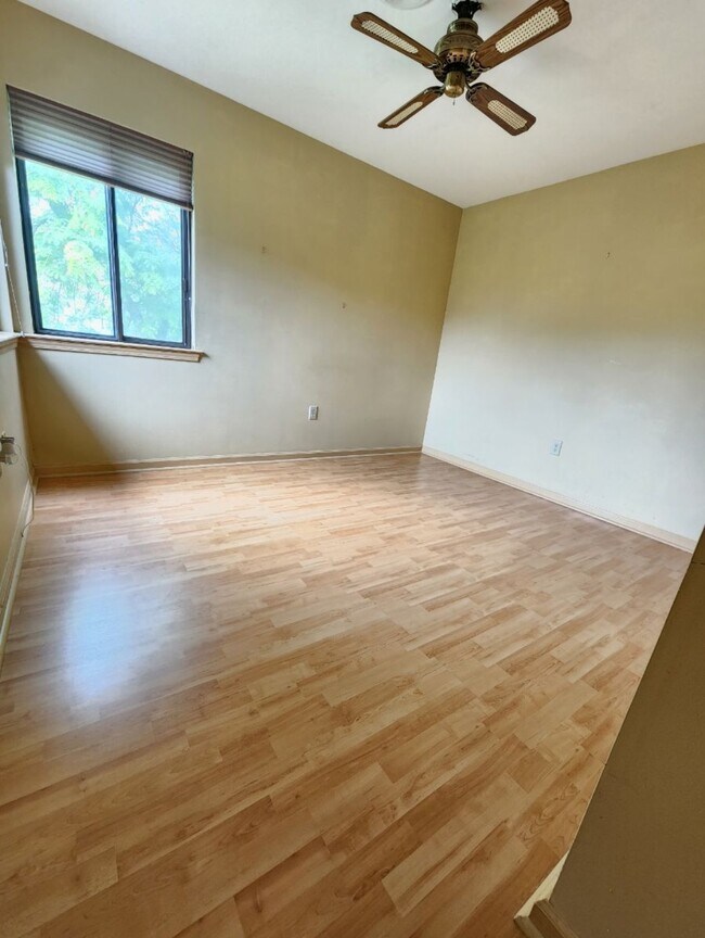 Building Photo - 184 Ridgeview St