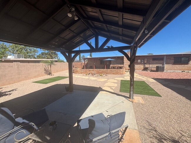 Building Photo - 1964 Sonoita Dr