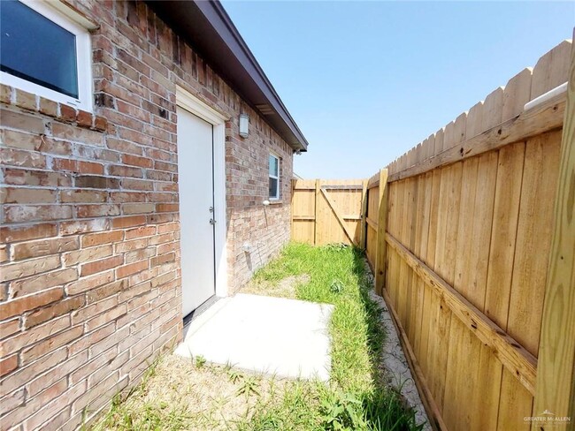 Building Photo - 1809 Cari Nicole Ave