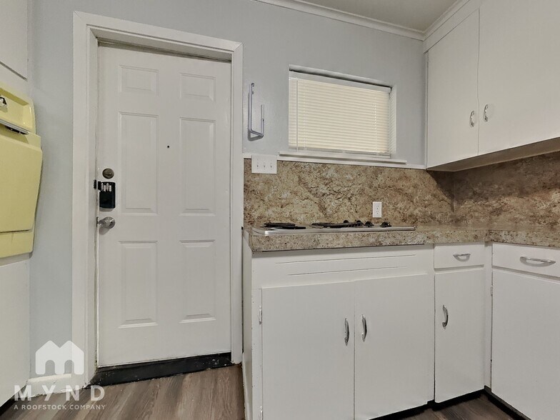 Building Photo - 2701 Stillwell Dr