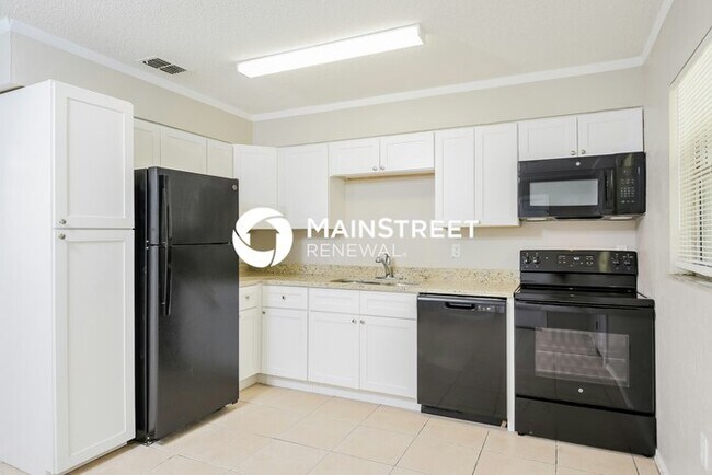 Building Photo - 3 Bedroom Pet-Friendly Home in APOPKA, FL with Main Street Renewal