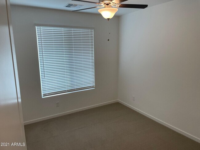 Building Photo - 901 S Smith Rd