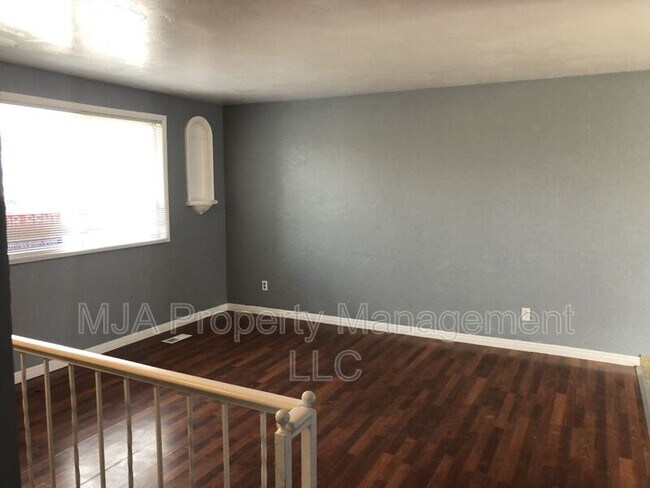 Building Photo - 5943 Lodestone Ave