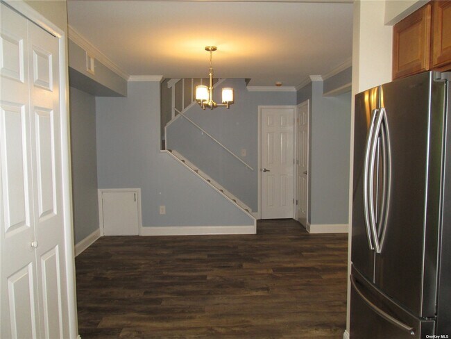 Building Photo - 229 Springmeadow Dr