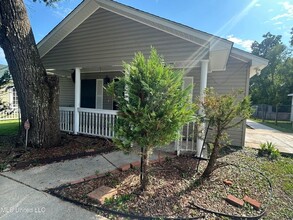 Building Photo - 1113 Beach Ave