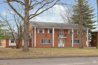 Building Photo - Cute Speedway Apartment!