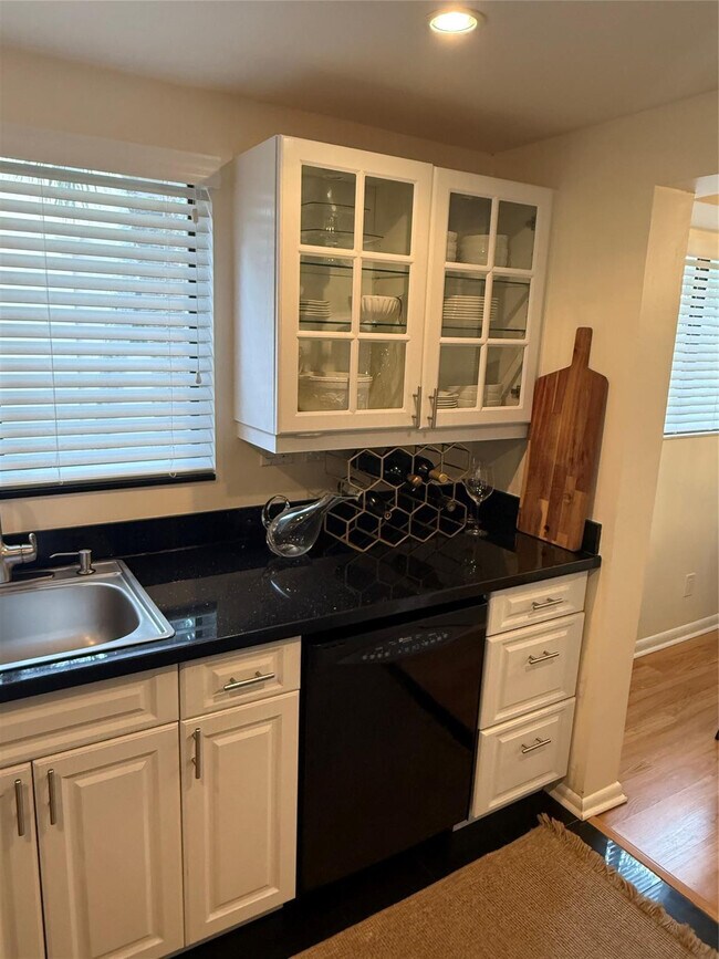 Building Photo - 15126 Ashland St