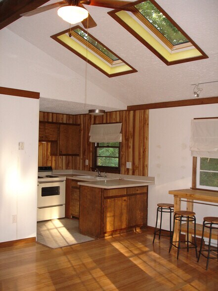 Building Photo - 410 Mount Oriole Lane