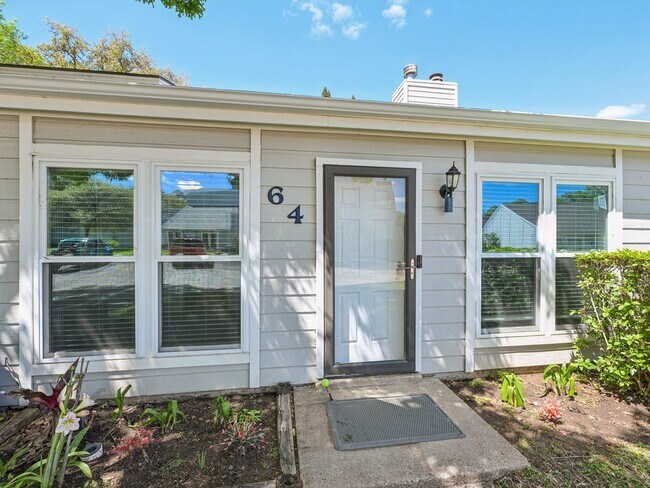 Building Photo - 64 Hideaway Dr