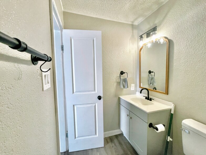 Building Photo - 11815 Greensbrook Forest Dr