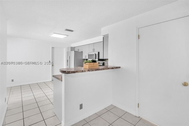 Building Photo - 800 Sorrento Dr