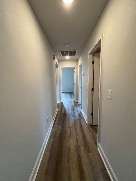 Building Photo - 579 Silver Hill Dr