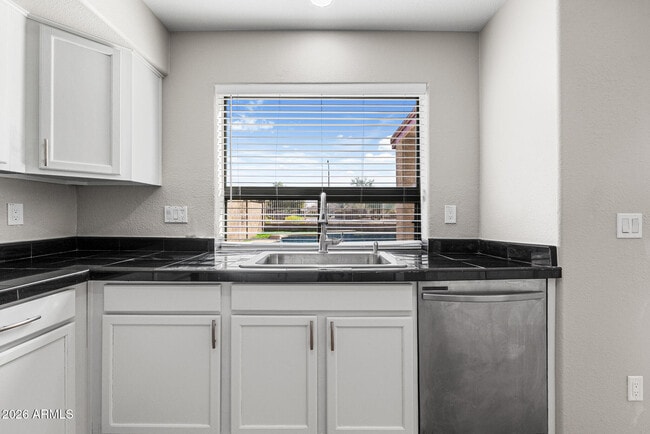 Building Photo - 7911 S 47th Ln