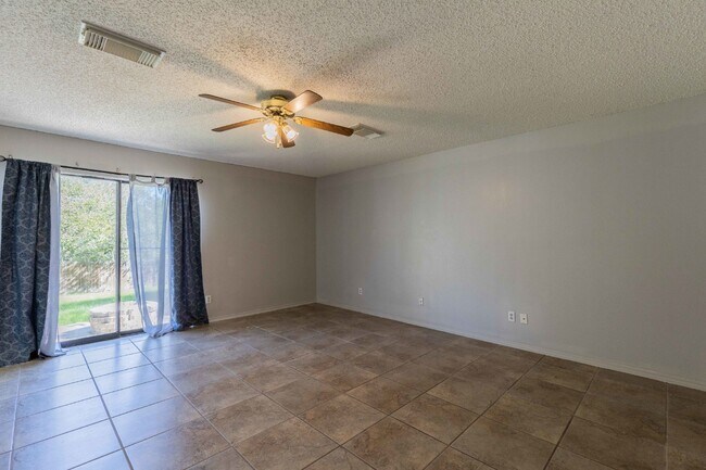 Building Photo - 8423 Parry Path