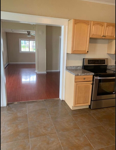 Kitchen - 382 E Grove St