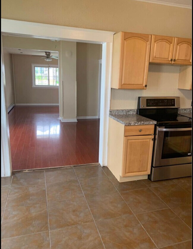 Kitchen - 382 E Grove St