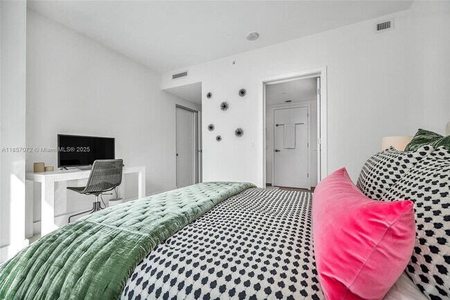 Building Photo - 1080 Brickell Ave
