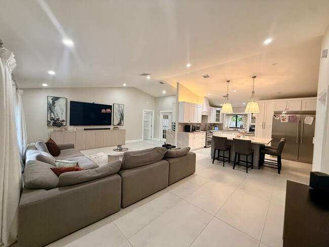 Building Photo - 14191 Snowberry Dr