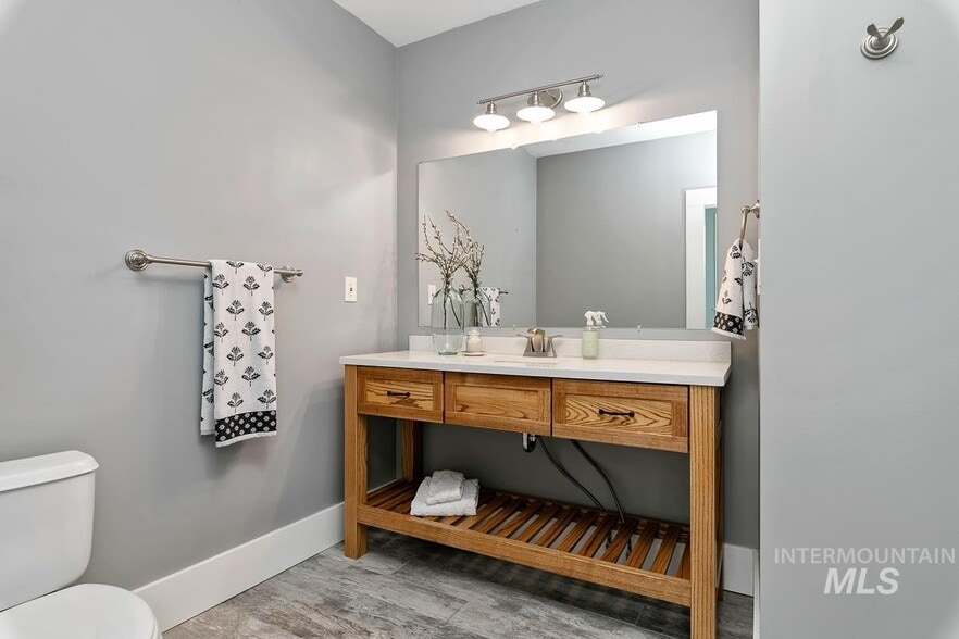 Building Photo - 2216 S Longmont Ave