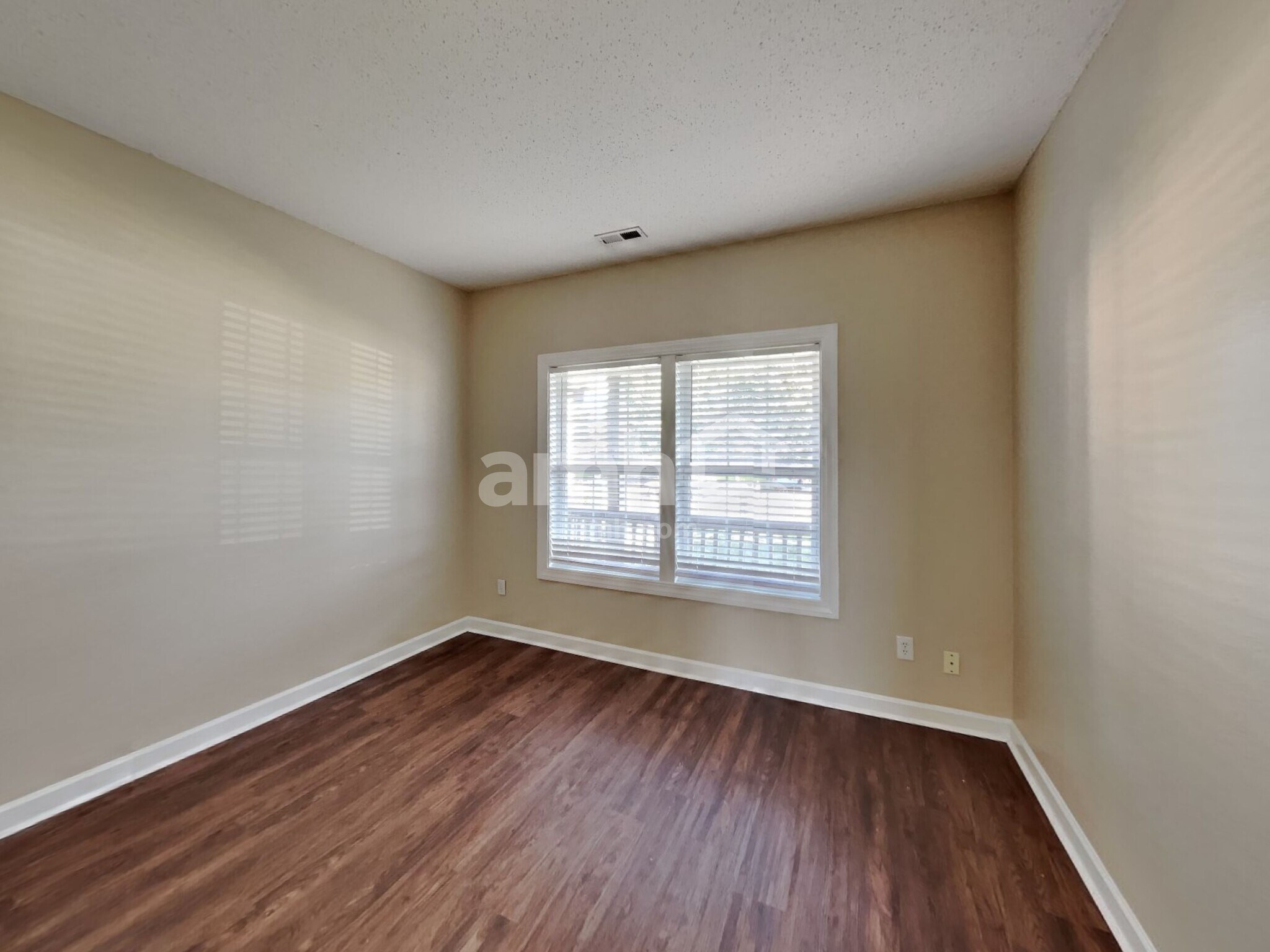 Building Photo - 9675 Lomax Dr