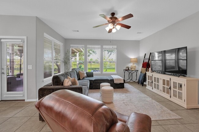 Building Photo - 8227 Clover Leaf Dr