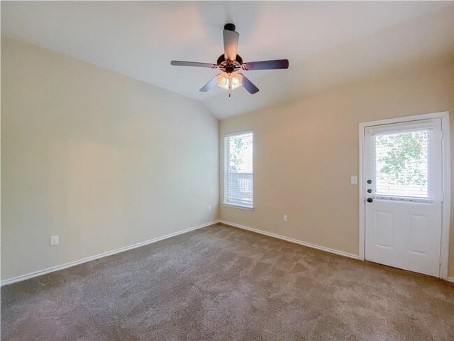 Building Photo - 125-131 Creekside Villa Dr