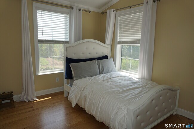 Building Photo - 127 Brentwood Cir