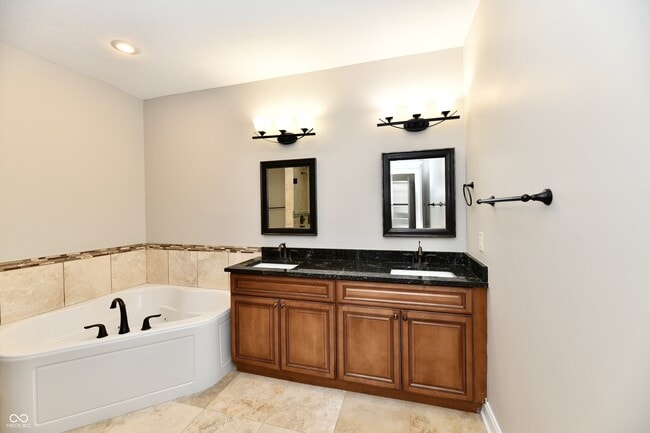 Building Photo - 8555 One W Dr