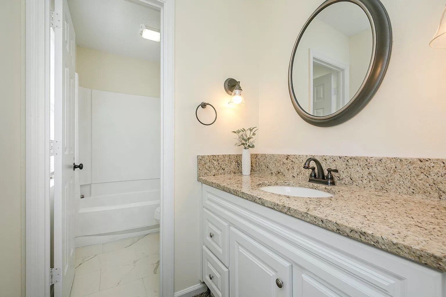 Building Photo - 2926 Arrowhead Dr