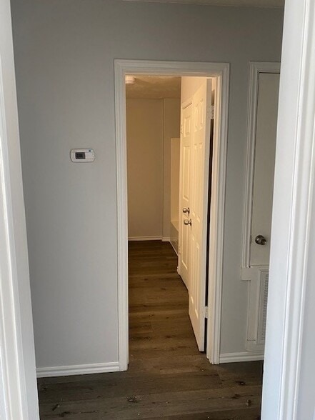 Building Photo - 309 S Avenue C