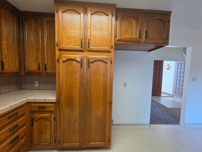 Building Photo - 6901 Courtside Cir