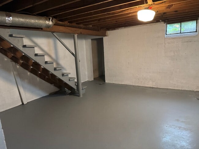 Building Photo - 369 N Roosevelt Ave