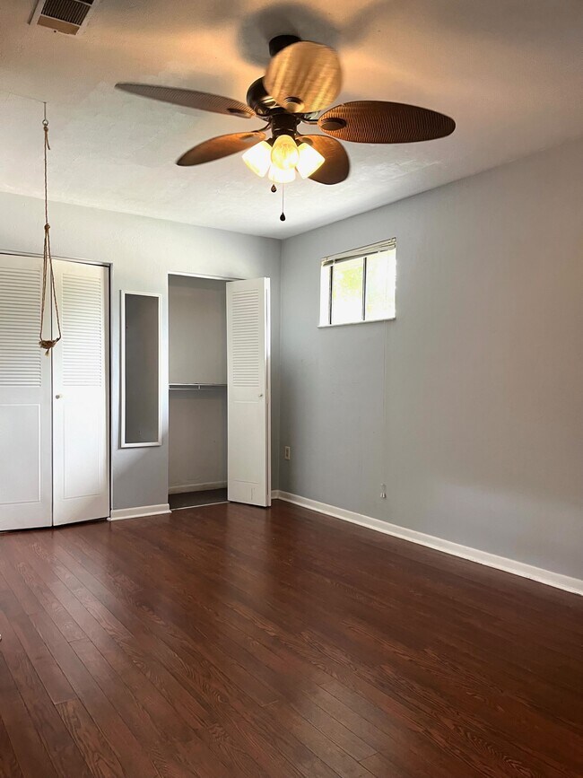 Building Photo - 4402 SW 21st Ln