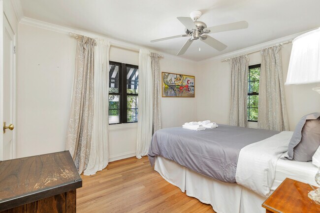 Building Photo - 240 Almeria Rd