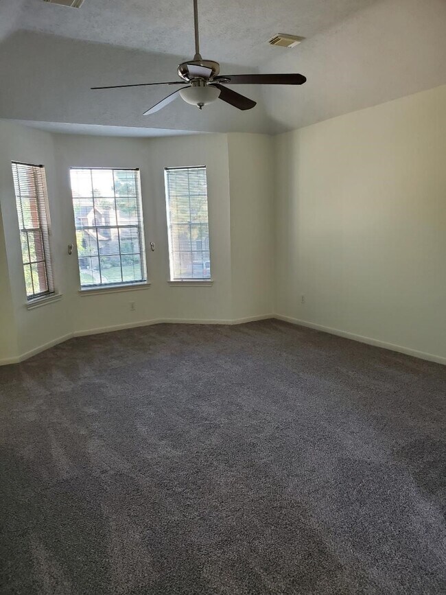 Building Photo - 7211 N Hearthstone Green Dr