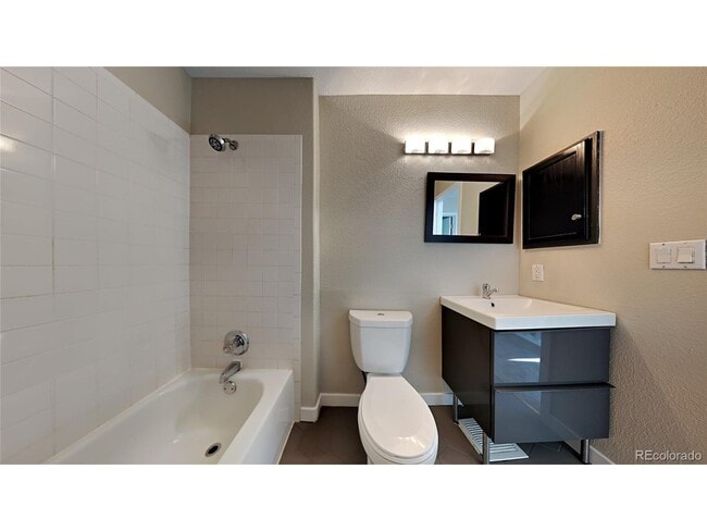 Building Photo - Refined Louisville Townhome — Garage, Gas ...