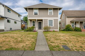 Building Photo - Sought-after 5-Bedroom Pet Friendly Home i...