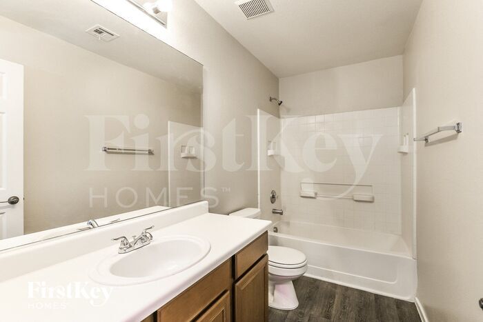 Building Photo - 7427 Margollini St